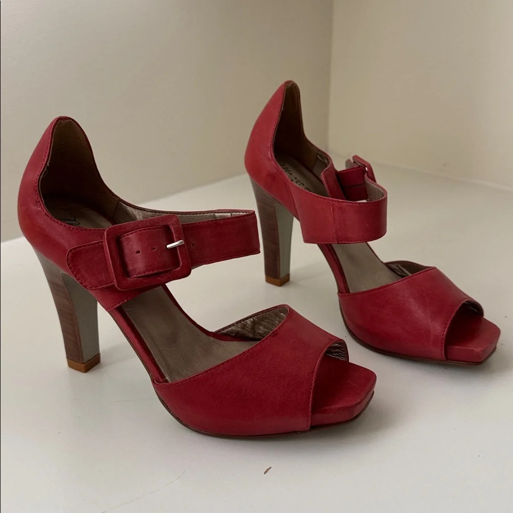 Mariana by Golc red leather high heeled sandals, 35.